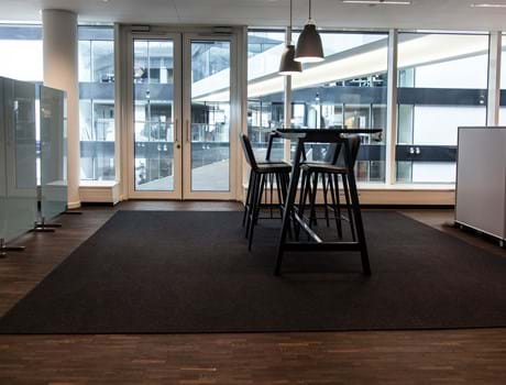 filttæppe kontor indretning
